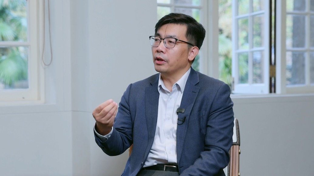 讀大學(xué)也有家長(zhǎng)群？包剛升：中國家長(zhǎng)提供太多保姆式服務(wù)