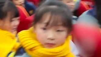 “這是我收到的最珍貴的禮物”，武大學(xué)子為貴州孩子們“手打”150條圍巾