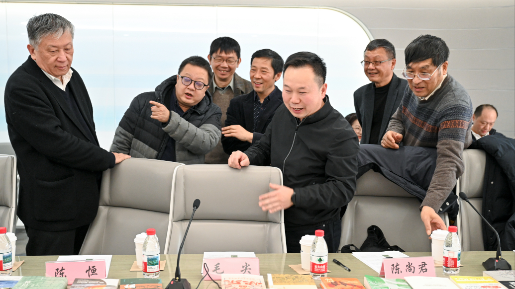 近读｜《上海书评》2025年度衡鉴：阅读与书评的未来