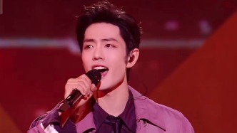 肖戰(zhàn)亮相東方衛(wèi)視跨晚，獻(xiàn)唱《得閑謹(jǐn)制》
