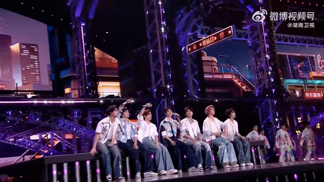 湖南卫视跨年晚会，时代少年团连唱5首经典曲目