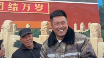 青年画家在村中墙绘“天安门”，元旦假期吸引多名游客打卡