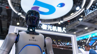 人形机器人量产提速，背后有哪些联动支撑？｜出发，2026