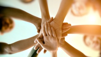 人民日?qǐng)?bào)和音：為中華民族謀復(fù)興，為動(dòng)蕩世界謀大同