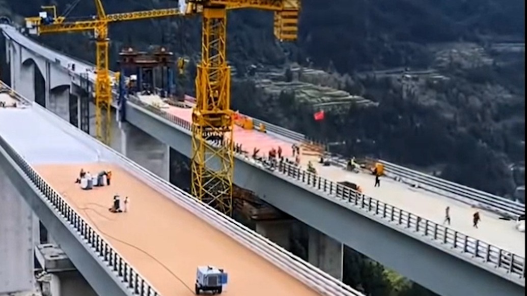 猴子河特大橋垮塌半年后恢復(fù)通車，“最幸運卡車司機”游國春重回現(xiàn)場分享直播