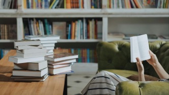 从吴敬琏到奶茶出海，在这十本书里重拾思考之美