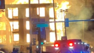 美國(guó)丹佛市一在建公寓樓失火