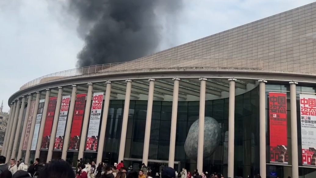 湖北美术馆发生火灾?武汉市应急管理局回应消防已到场救援,正核实起火原因