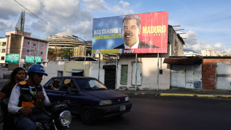 羅馬數(shù)百人抗議美國在委內(nèi)瑞拉發(fā)動“政變”