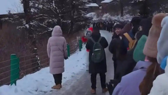 部分游客因积雪结冰滞留，陕西太白山景区致歉