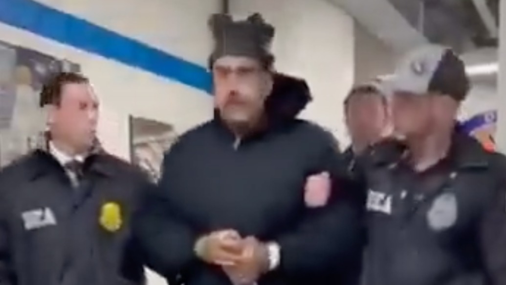 马杜罗最新押送画面曝光：对美国探员说“晚安，新年好”