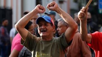 第1現(xiàn)場｜遭襲后的委內(nèi)瑞拉：藥店排隊、油站關(guān)閉、民眾集會抗議