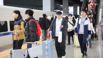 国铁集团：今年目标完成旅客发送量44.02亿人，同比增长3.5%