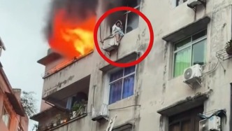 四川宜宾一民房起火一人坐空调外机上坠楼，当地通报：火灾已扑灭，伤者已送医