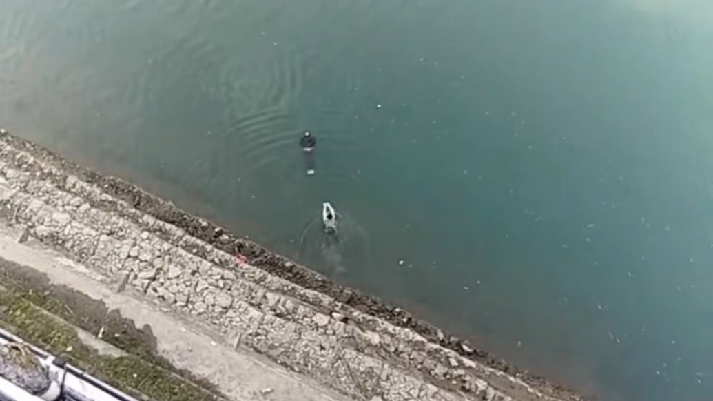 医务工作者跳河救人:救死扶伤是本职,不救良心过不去