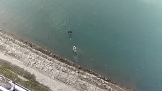 医务工作者跳河救人：救死扶伤是本职，不救良心过不去