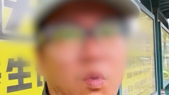 湖北咸宁一公交站台贴满广告无车次信息，公交公司：线路暂未通车