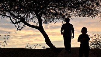 夜讀｜父母與子女，不是一場漸行漸遠的告別