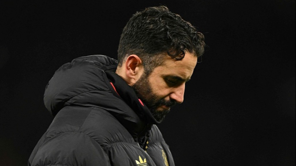 曼聯(lián)主帥阿莫林下課！再次印證管理層人越多，事兒越亂