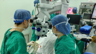 女子近視超千度又患上白內(nèi)障，竟和佩戴隱形眼鏡的不良習慣有關(guān)