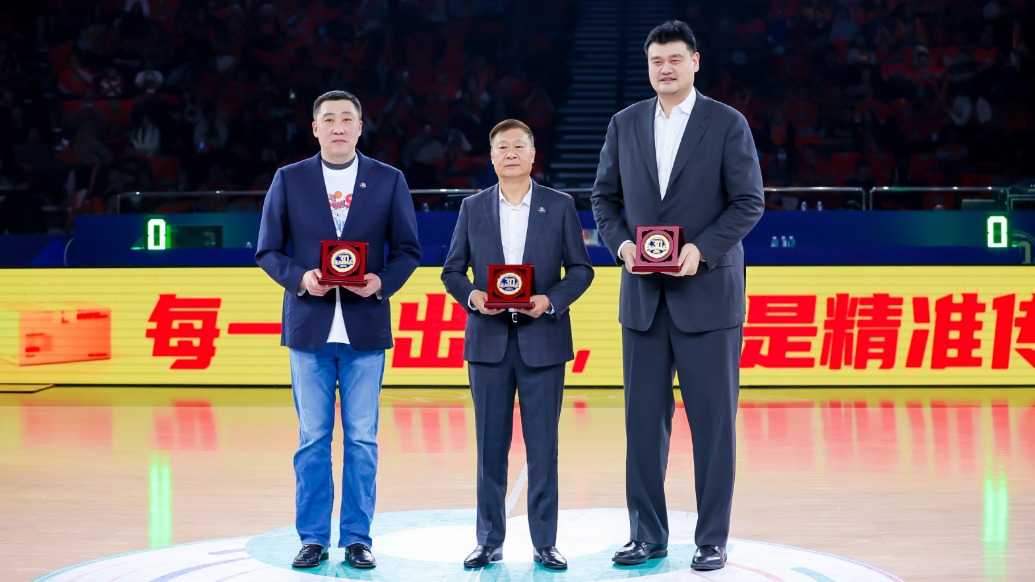 上海男籃三十歲生日夜，姚明李秋平章文琪都“回家”了