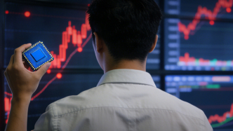 挖角大戰(zhàn)與估值狂歡：萬億AI熱錢，最終流向哪？| 湃客Talk