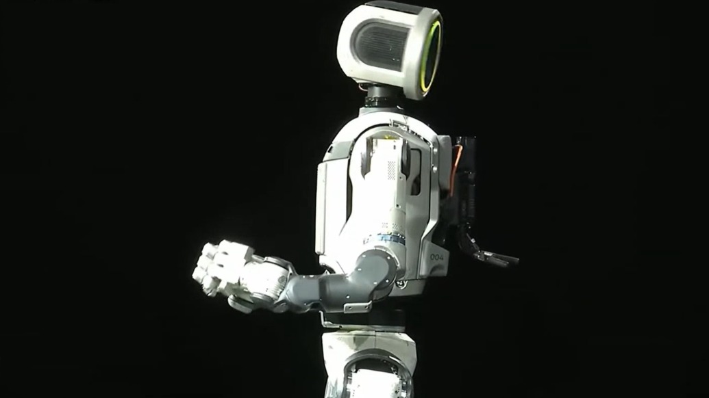 波士顿动力人形机器人首秀CES：自主移动、自主充电换电、共享智能