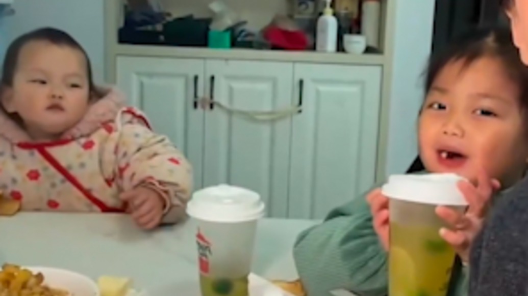 “日子總能好起來”，外賣小哥集好評(píng)為家人換漢堡獲妻子盛贊