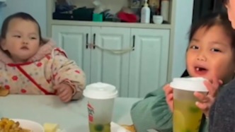 “日子总能好起来”，外卖小哥集好评为家人换汉堡获妻子盛赞