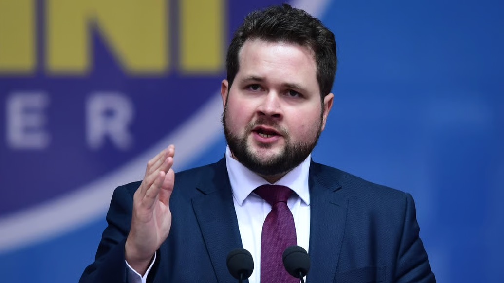 白宫反复宣称理应拥有格陵兰岛,丹麦议员回怼:那美国该回归英国