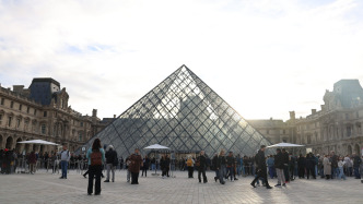 半卷书｜被盗文物如何“洗白”：从卢浮宫劫案说起