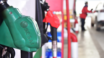 新华每日电讯起底加油站作弊黑幕：如何“骗油偷税”？根源在哪？