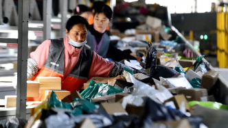 我国邮政快递业寄递业务量突破2000亿件