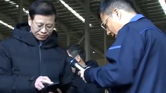 辽宁日报：省委书记带头加企业家微信，各级干部还有什么资格摆架子？