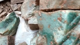 上千人进山 “挖玉”？郑州新密自然资源局：系玉矿废渣，没有价值