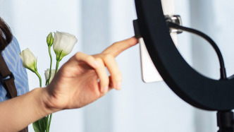 中央網(wǎng)信辦：持續(xù)重拳整治低俗“擦邊”等網(wǎng)絡(luò)直播電商亂象