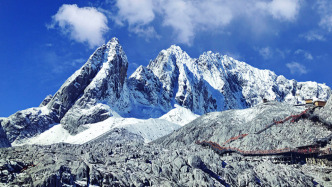 麗江：嚴(yán)禁未經(jīng)批準(zhǔn)進入玉龍雪山海拔3500米以上未開發(fā)未開放區(qū)域活動