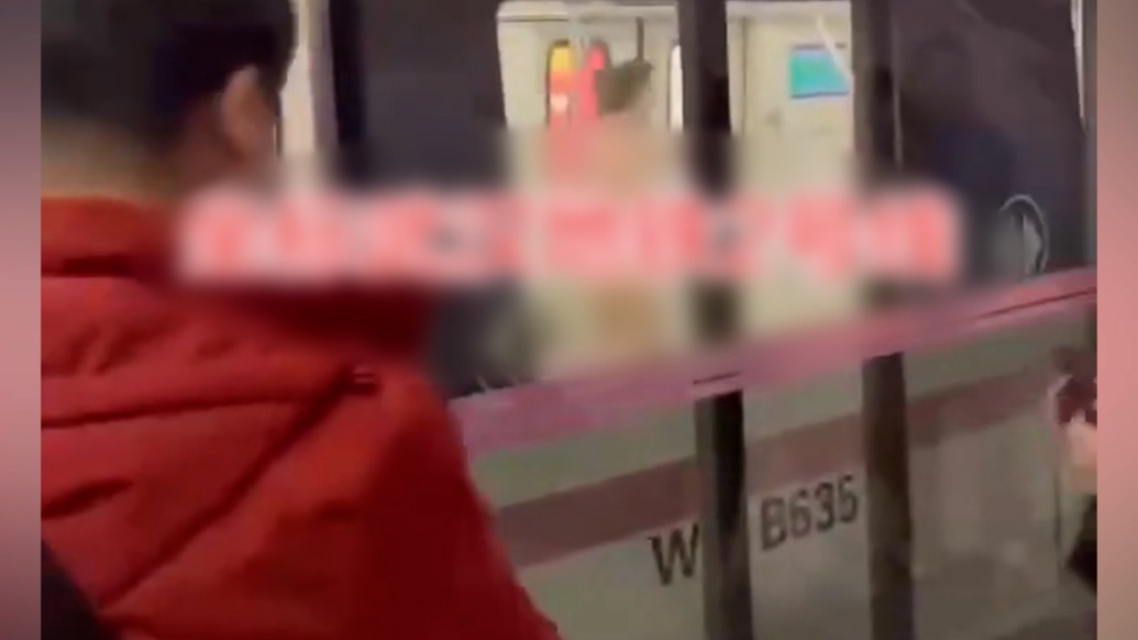 武汉地铁车厢出现裸体男子？地铁客服：暂不掌握该情况，若属实将与警方沟通处理