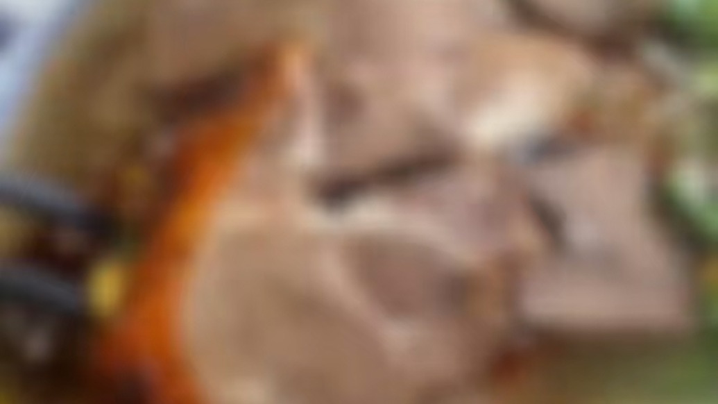 女子吃面用两张纸巾垫桌遭老板驱赶辱骂，南昌市监局回应