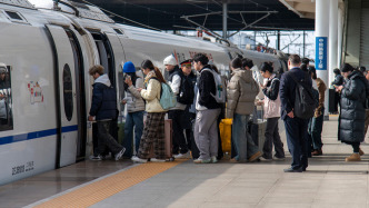 去年全国铁路完成旅客发送量45.88亿人，同比增长6.4%