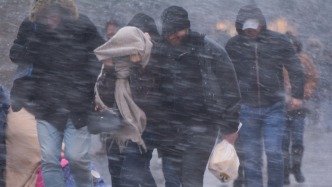 第1现场｜北极寒流冰封欧洲，致多国交通瘫痪多人死亡