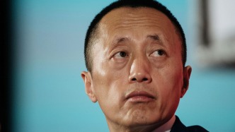 郁亮“到龄退休”，35年万科生涯如何“告别”