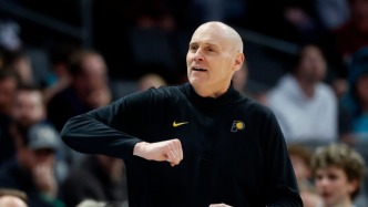 那个会开飞机的音乐家，终于成为NBA千胜教头