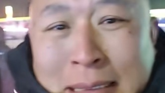 “再不打来电话要冻死了！”，东北大哥捡手机苦等失主，嘴上“吐槽”行为仗义