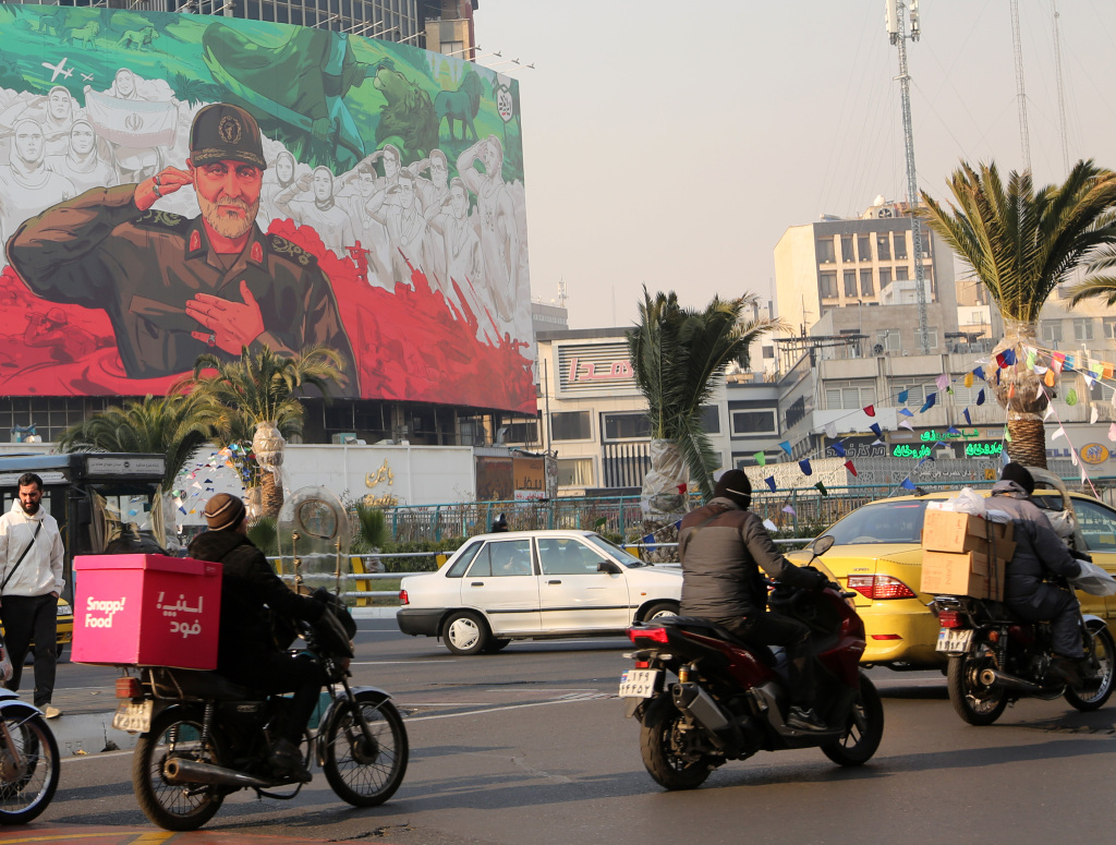 抗议与特朗普的“认知战”：伊朗解套内外困境路在何方