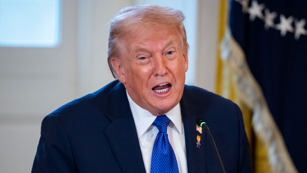 特朗普：无论如何都要对格陵兰岛采取行动，敬酒不吃就吃罚酒