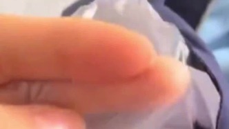 内蒙古赤峰喀喇沁旗一小学校服有薄膜？当地成立联合调查组