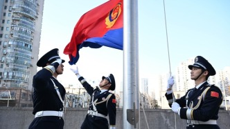 今天是第六個中國人民警察節(jié)，上海公安舉行升警旗儀式