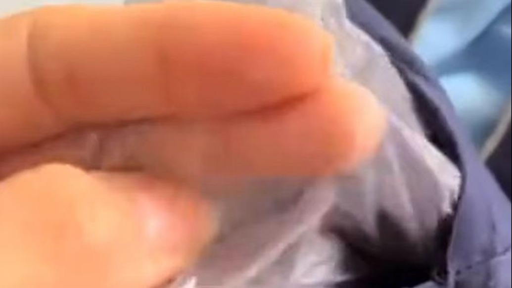 内蒙古喀喇沁旗通报小学校服有薄膜状物质:开展调查处置工作