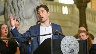 美移民執(zhí)法行動(dòng)射殺公民，明尼阿波利斯市要求聯(lián)邦政府公開(kāi)調(diào)查